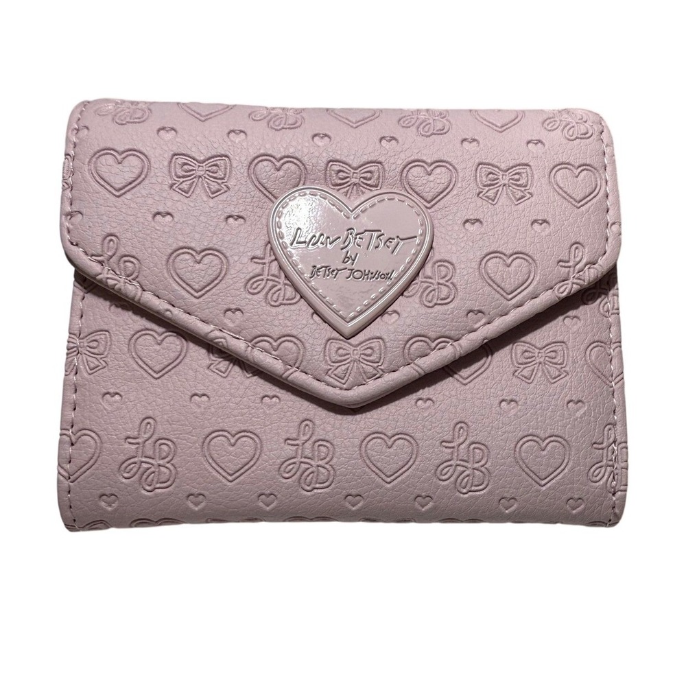 Luv Betsey by Betsey Johnson Blush Pink Embossed Heart Bow Wallet LBCASH NWT